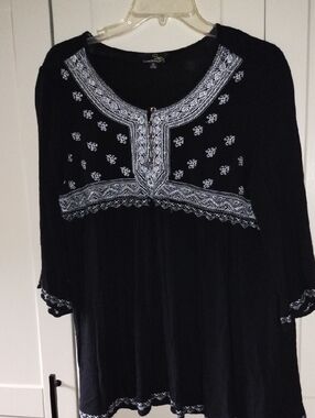 Suzanne Betro Black Peasant Blouse with White Embroidery